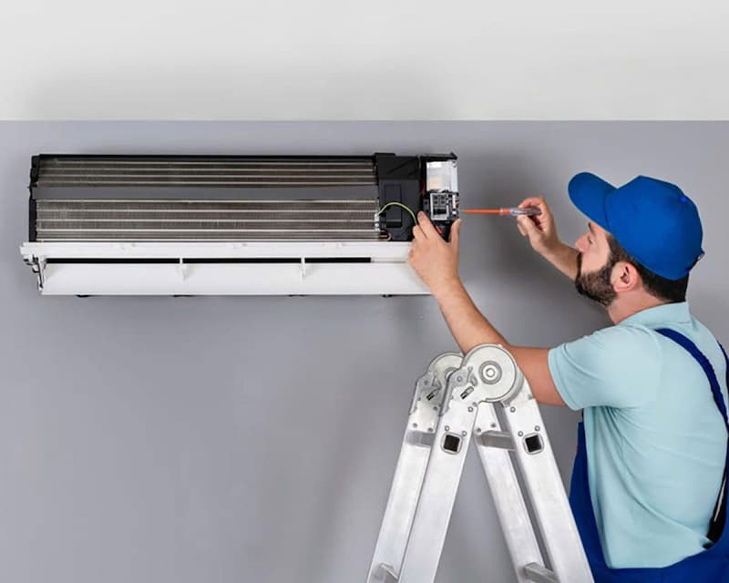 چه زمانی به تنهایی می‌توانید مشکل برون ریزی آب کولر گازی را رفع کنید؟