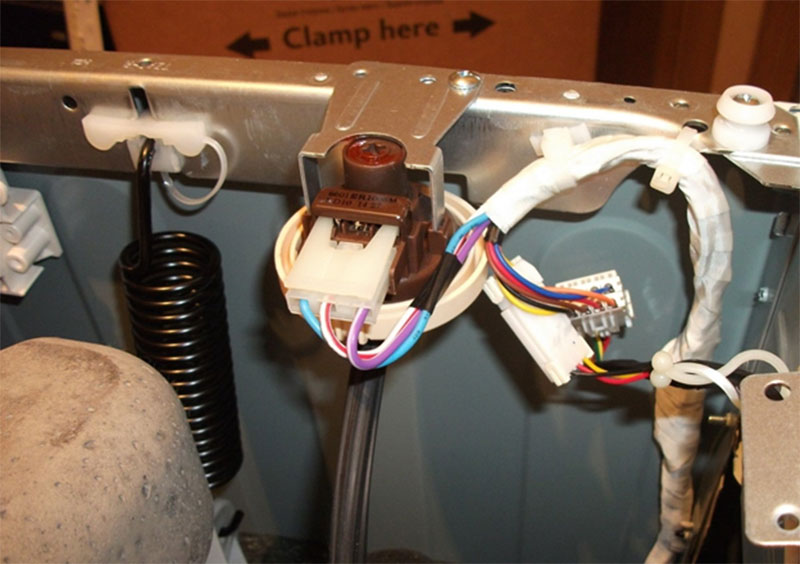 خرابی های رایج نشان دهنده علامت قفل روی صفحه لباسشویی اسنوا